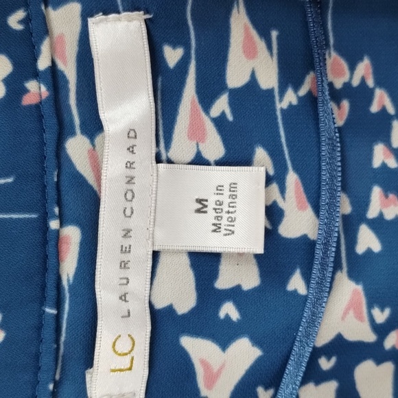 LC Lauren Conrad blue heart print 3/4 button down blouse size medium long sleeve - Picture 4 of 8